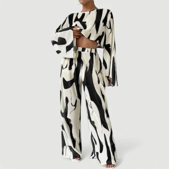 Black and White Women's Two Piece- (S) NWOT - Picture 5 of 5